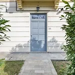 דירה C/ Parcheggio Vicino Alla Reggia *