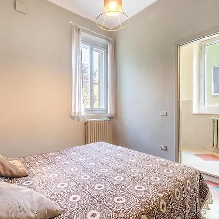 C/ Parcheggio Vicino Alla Reggia *